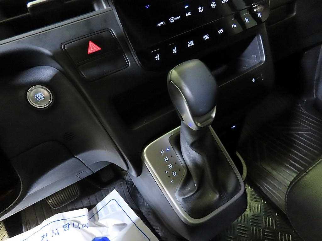 HYUNDAI Staria - Vista 12