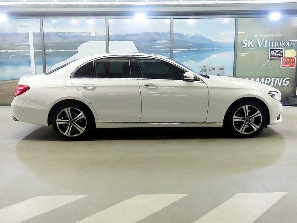 Mercedes Benz E class - Vista 3
