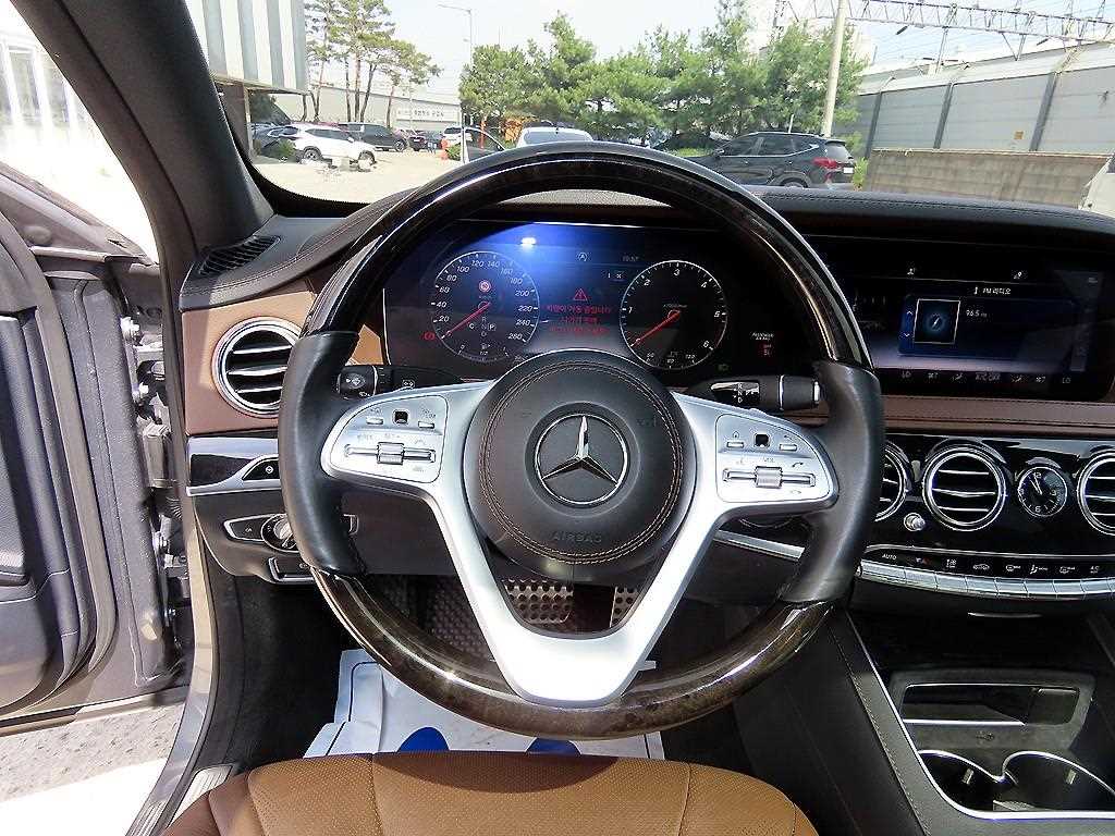 Mercedes Benz S Class - Vista 8