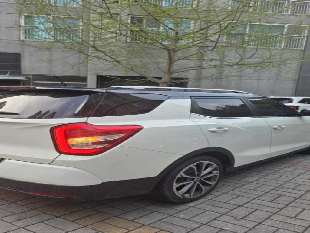 Ssangyong Tivoli - Vista 3