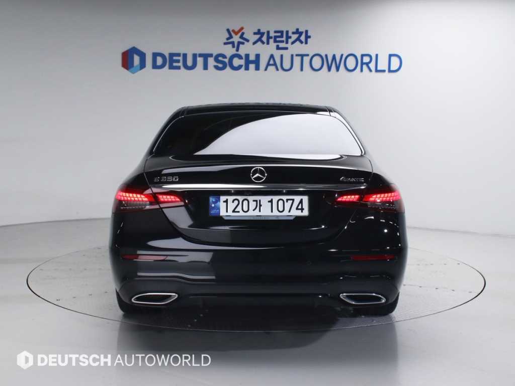 Mercedes Benz E class - Vista 4