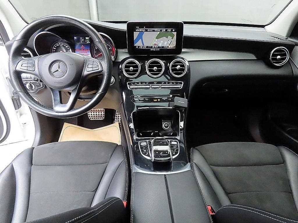 Mercedes Benz GLC Class - Vista 7