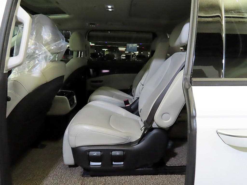 KIA Carnival - Vista 7