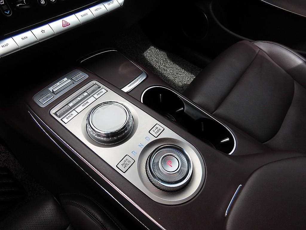 Genesis GV70 - Vista 10