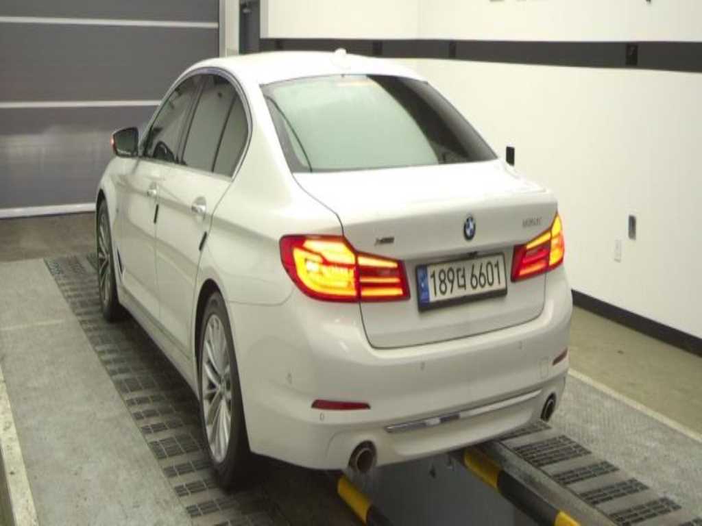 BMW 5 Series - Vista 5