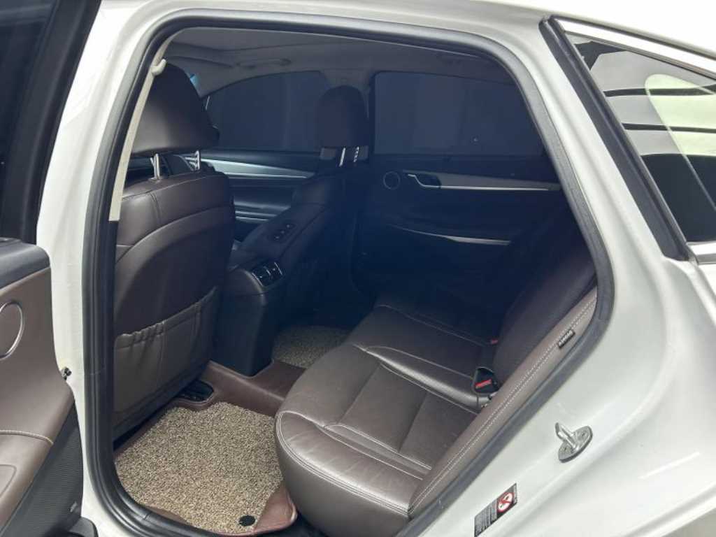 HYUNDAI Grandeur - Vista 6