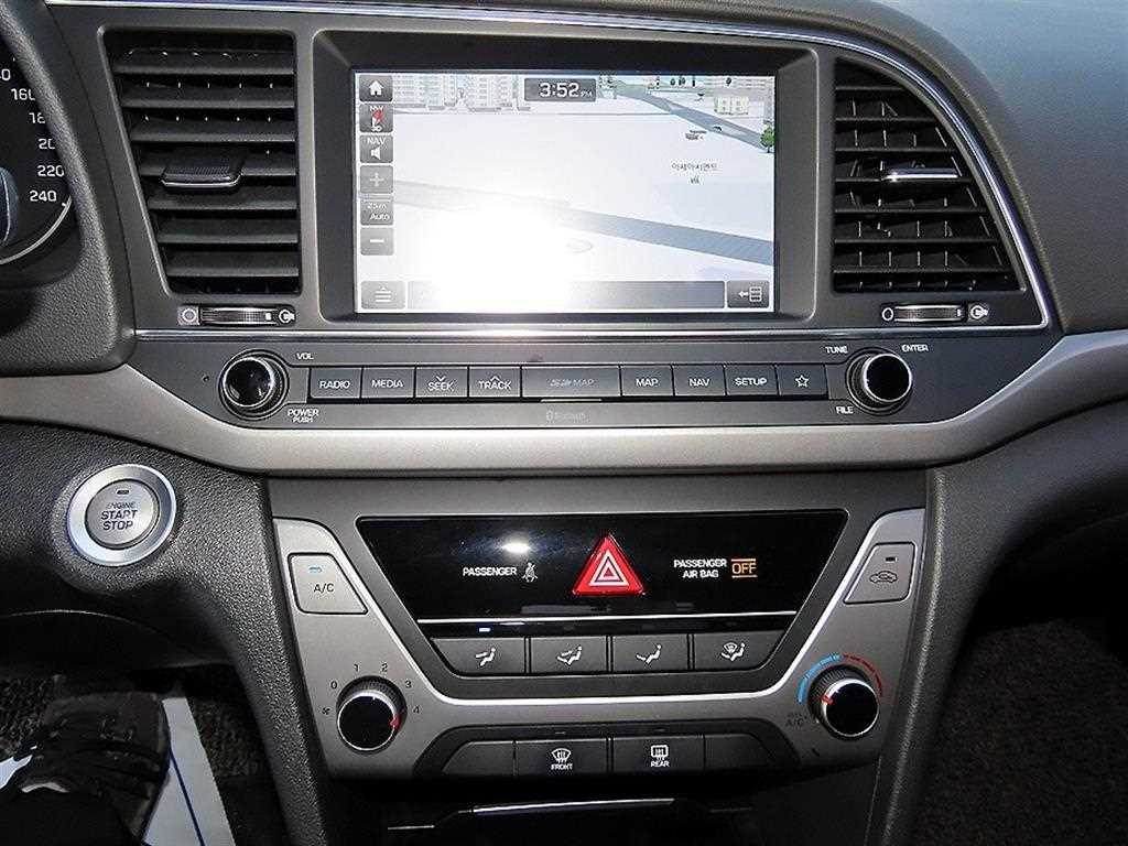 HYUNDAI Avante 2018 Blanco - Importación desde Corea - HF Imports Iquique - Foto 13