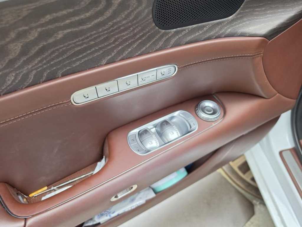Genesis G90 - Vista 5