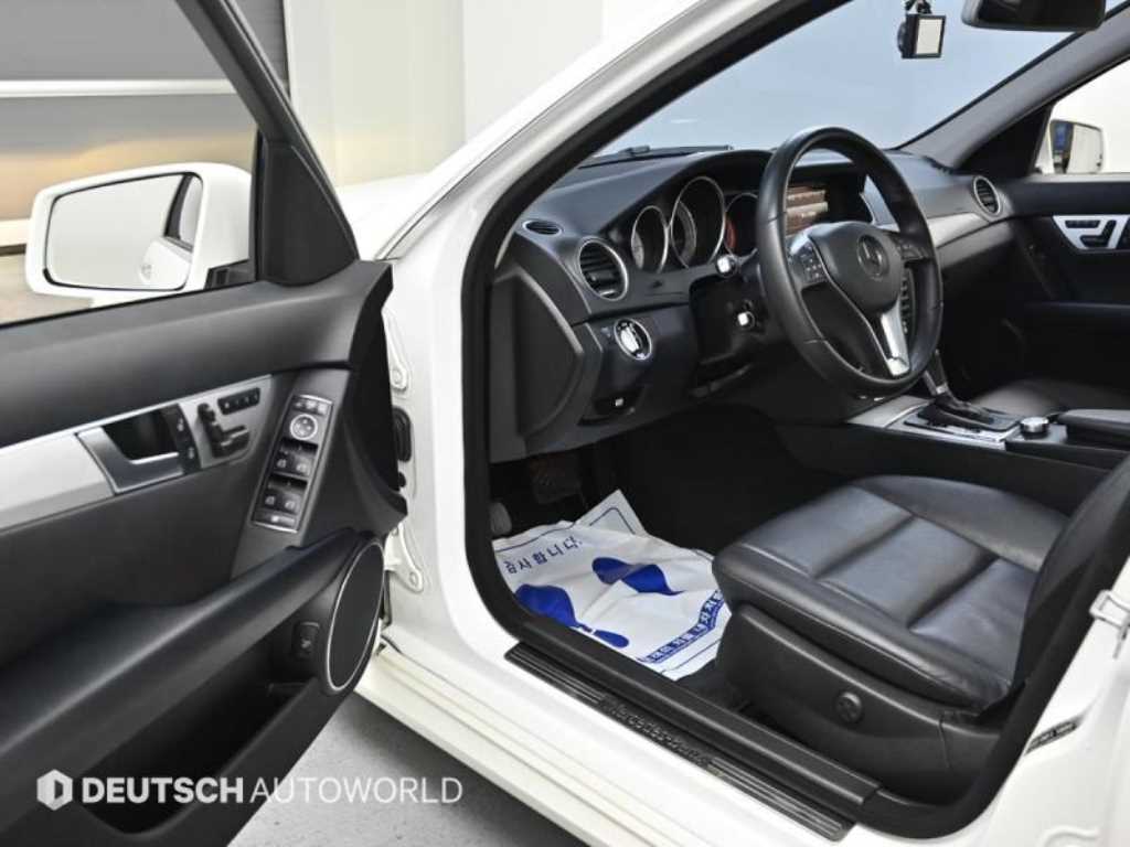Mercedes Benz C Class - Vista 11