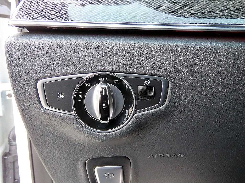 Mercedes Benz E class - Vista 12