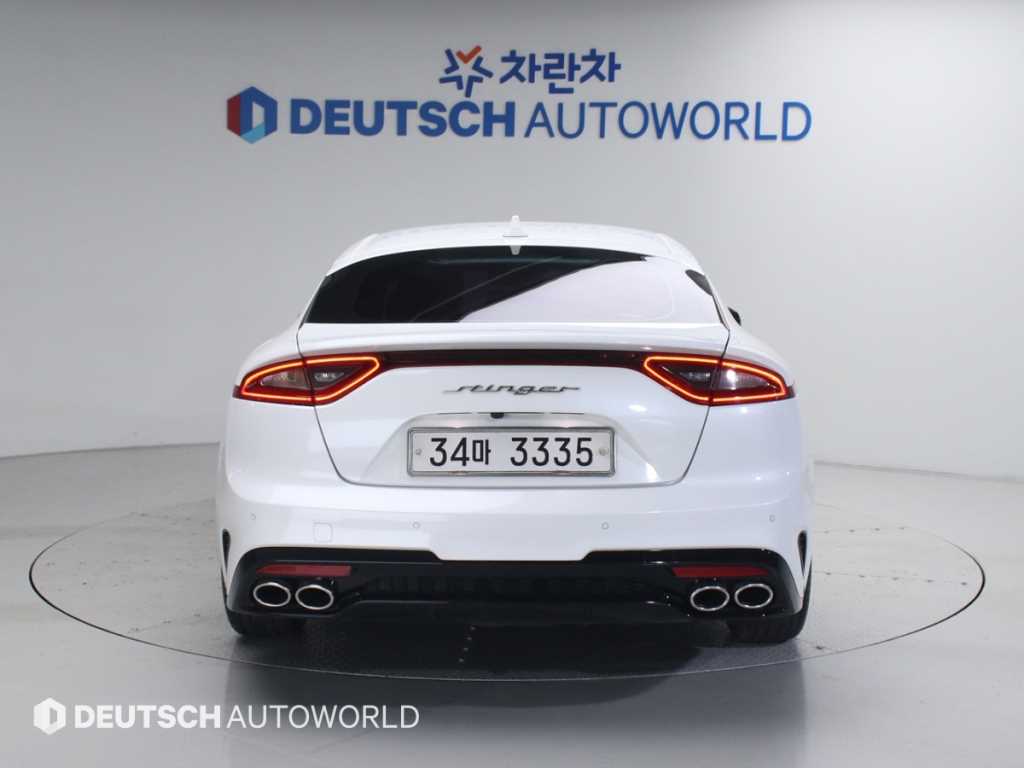 KIA Stinger - Vista 4