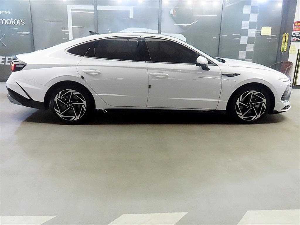 HYUNDAI Sonata - Vista 4