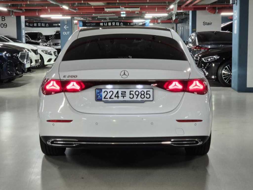 Mercedes Benz E class - Vista 4