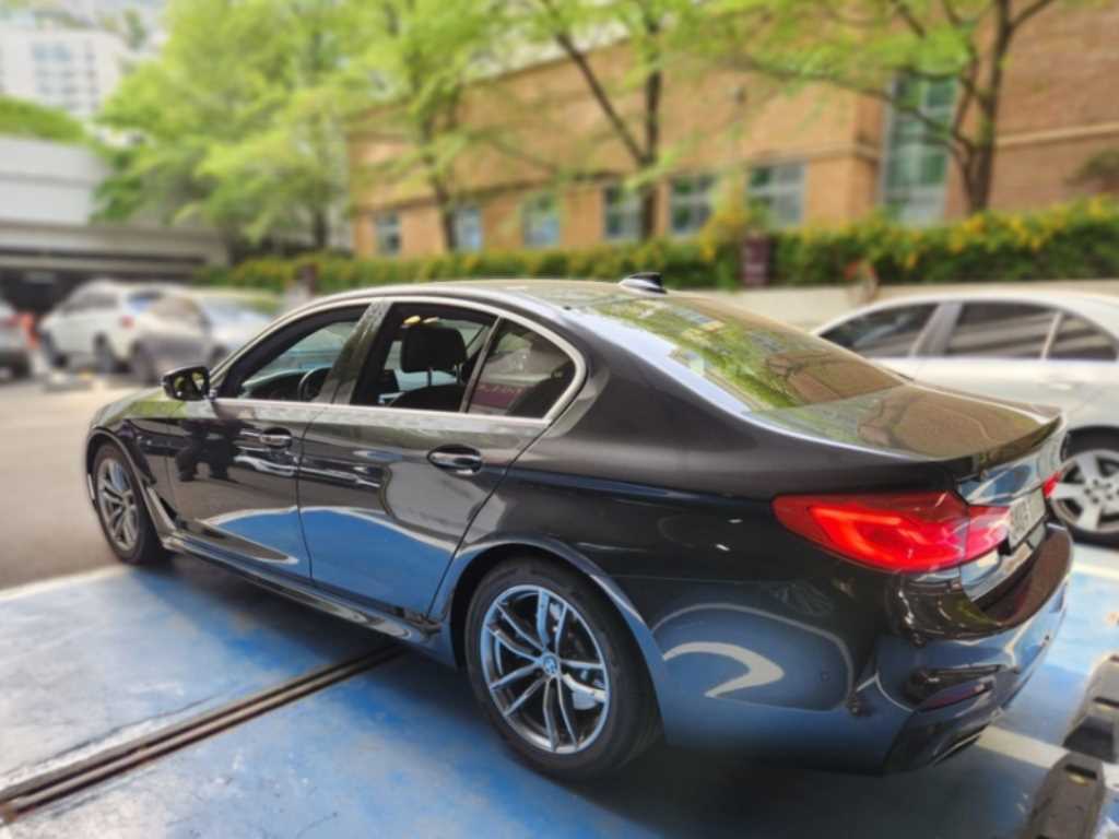 BMW 5 Series - Vista 5