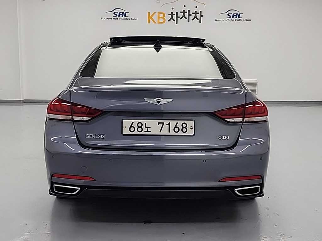 HYUNDAI Genesis - Vista 3