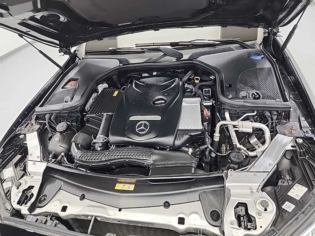 Mercedes Benz E class - Vista 5