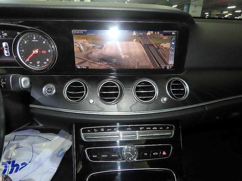 Mercedes Benz E class - Vista 11