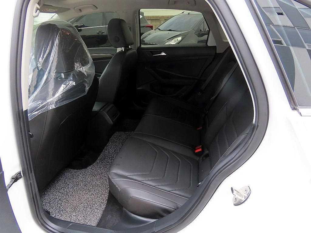 Volkswagen Jetta - Vista 6