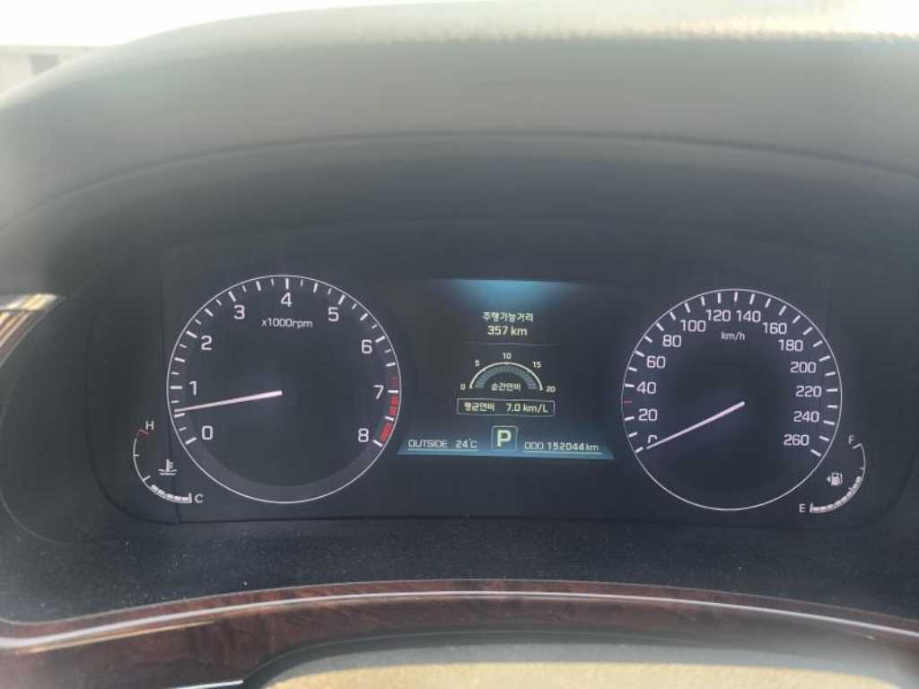 HYUNDAI Equus - Vista 10
