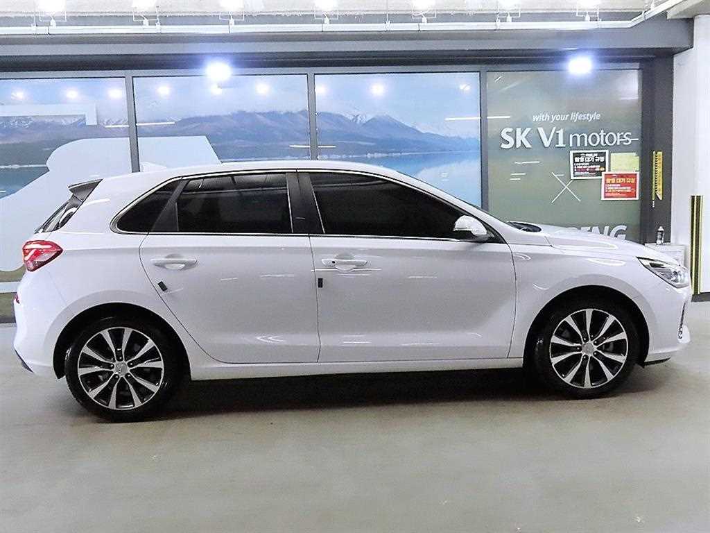 HYUNDAI i30 - Vista 3