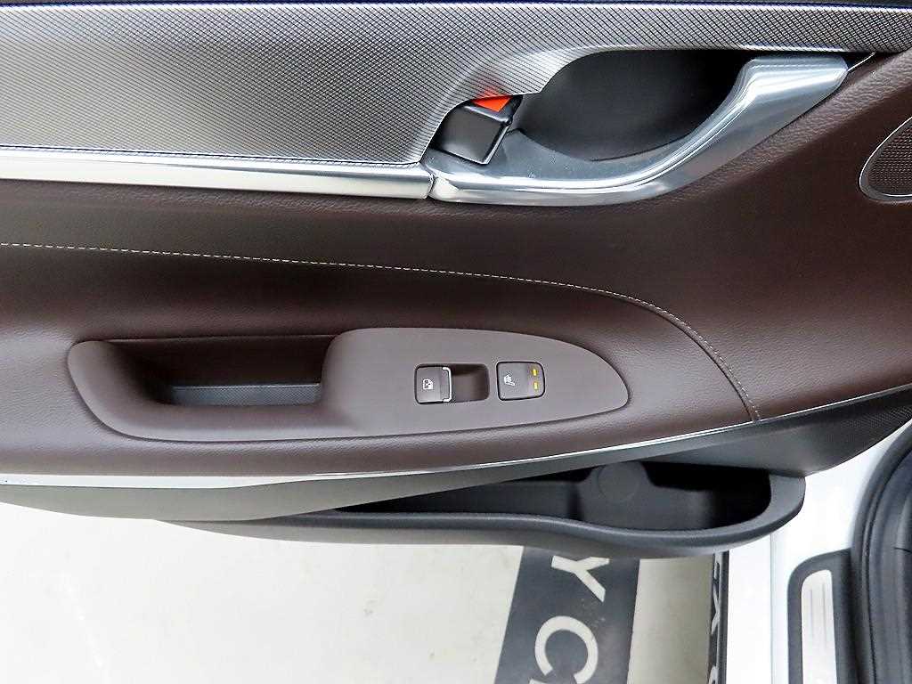 HYUNDAI Grandeur - Vista 12
