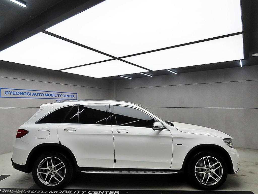 Mercedes Benz GLC Class - Vista 2