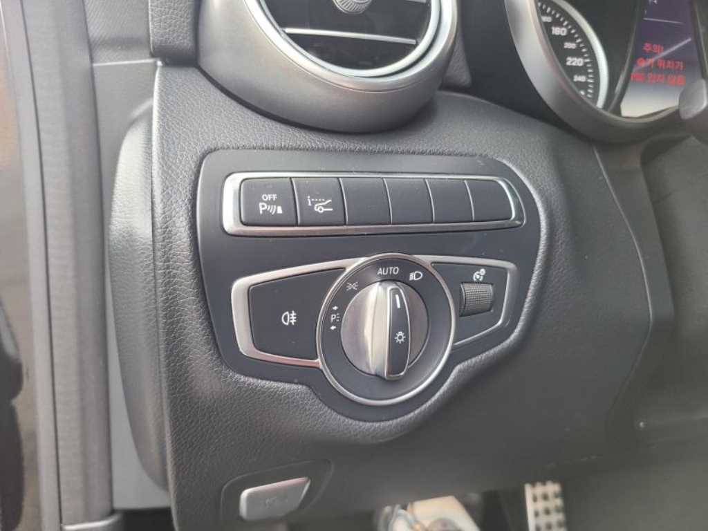 Mercedes Benz C Class 2017 Negro - Importación desde Corea - HF Imports Iquique - Foto 16