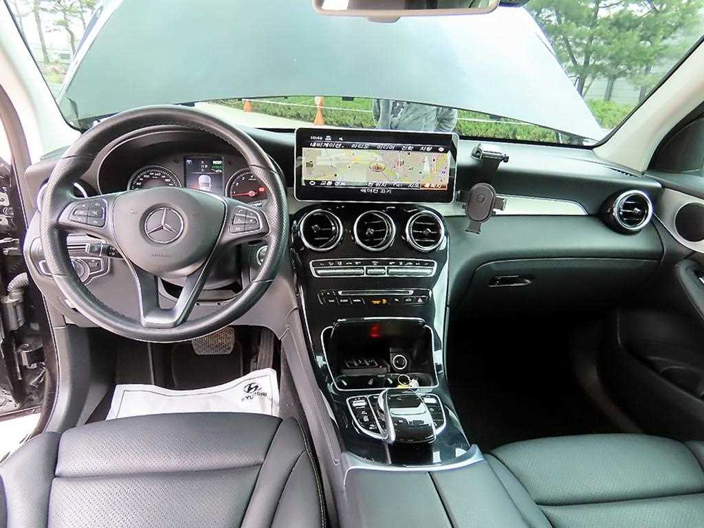 Mercedes Benz GLC Class - Vista 7