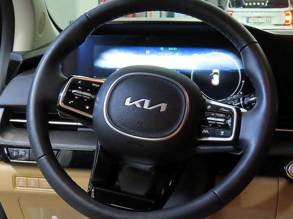 KIA Carnival - Vista 8