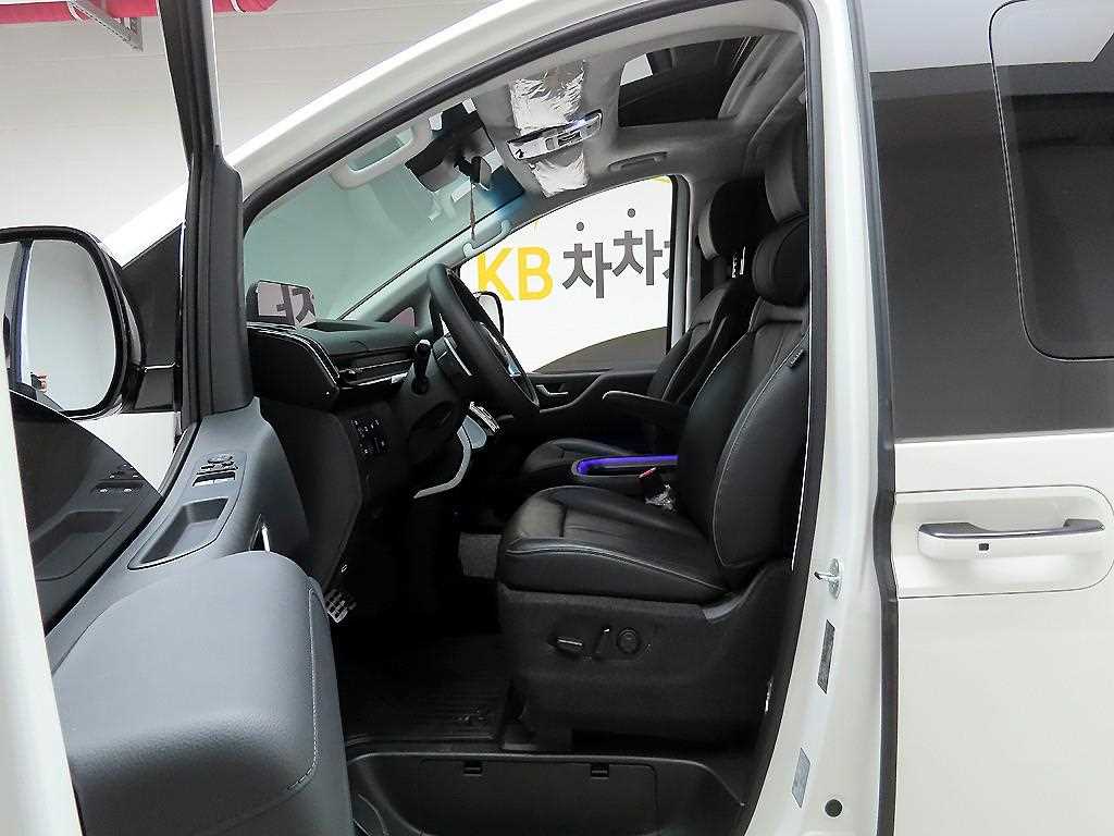 HYUNDAI Staria - Vista 12