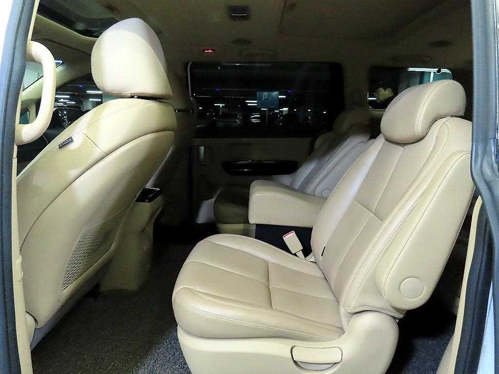 KIA Carnival - Vista 7