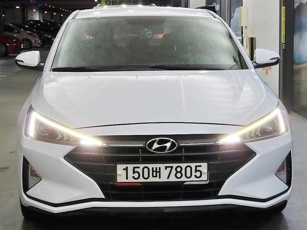 HYUNDAI Avante - Vista 2