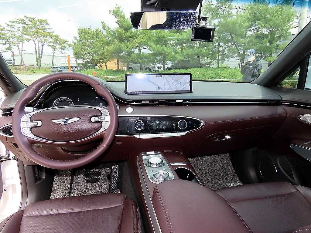 Genesis GV70 - Vista 7
