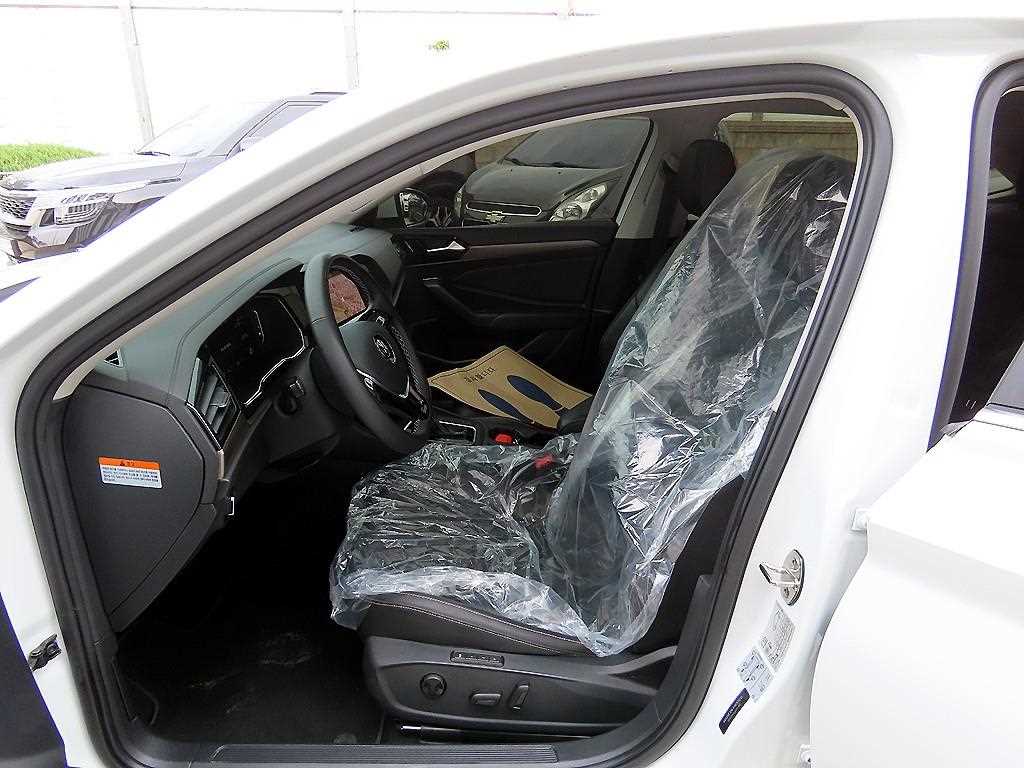 Volkswagen Jetta - Vista 5