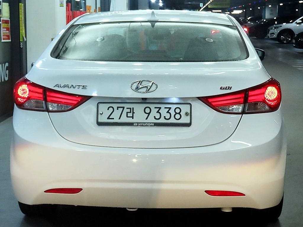 HYUNDAI Avante - Vista 5