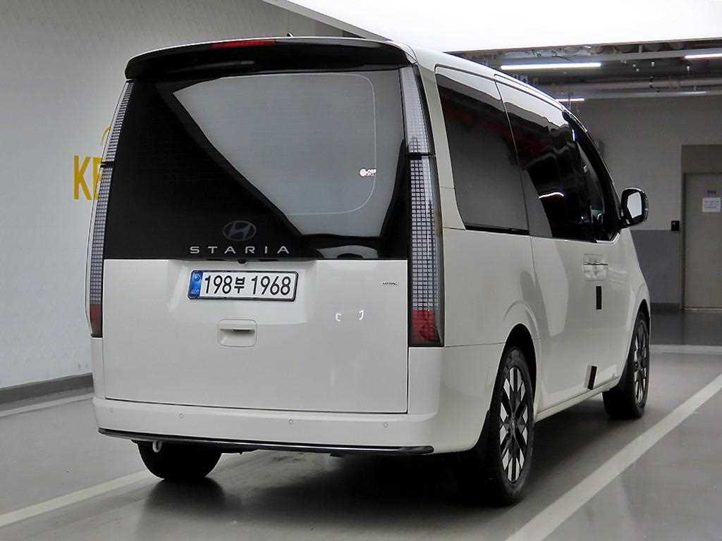 HYUNDAI Staria - Vista 4