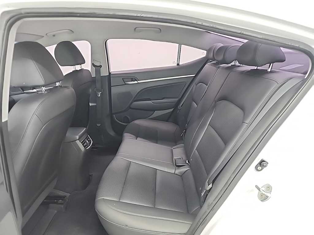 HYUNDAI Avante - Vista 12