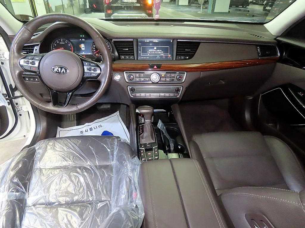 KIA K7 - Vista 10