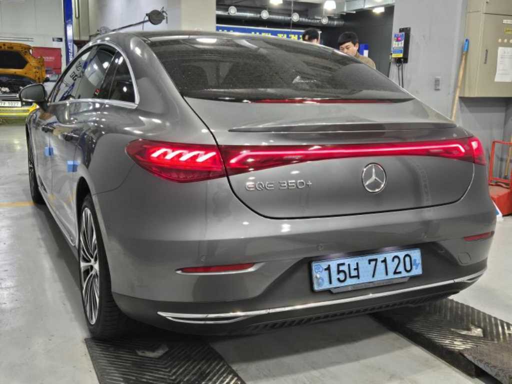 Mercedes Benz EQE - Vista 4