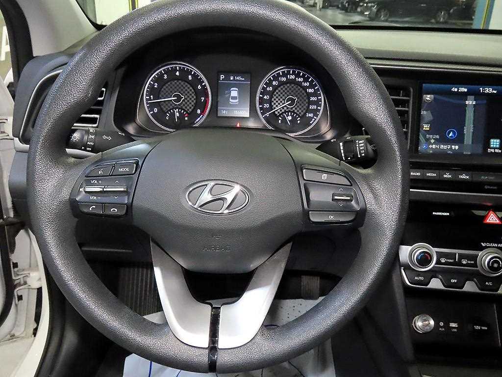 HYUNDAI Avante - Vista 8