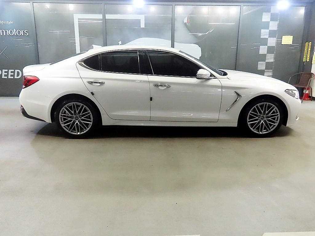 Genesis G70 - Vista 3