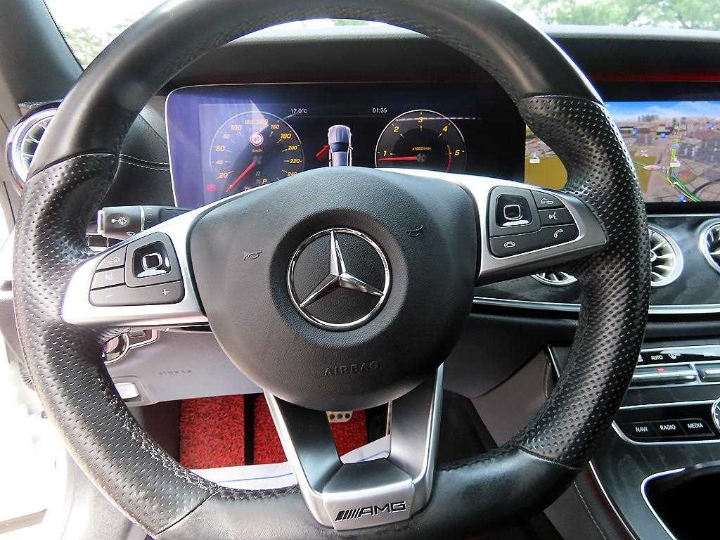 Mercedes Benz E class - Vista 8