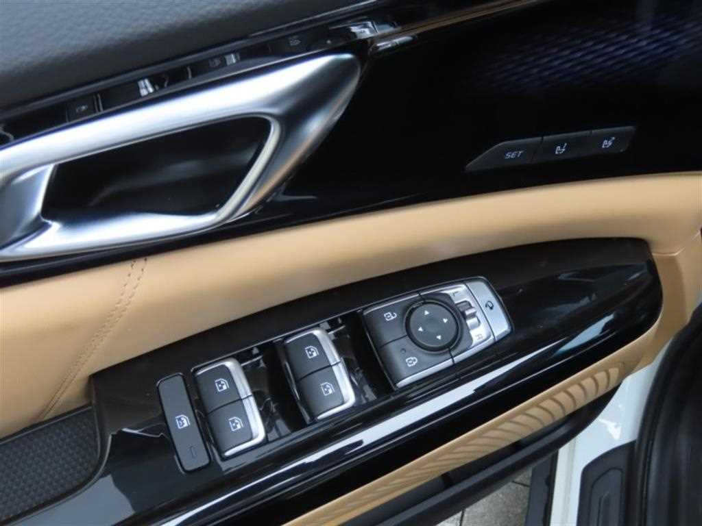 KIA Carnival - Vista 12