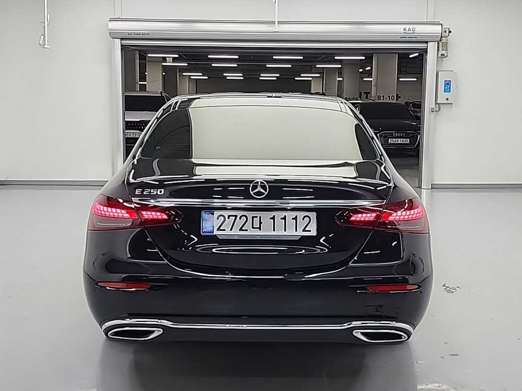 Mercedes Benz E class - Vista 3