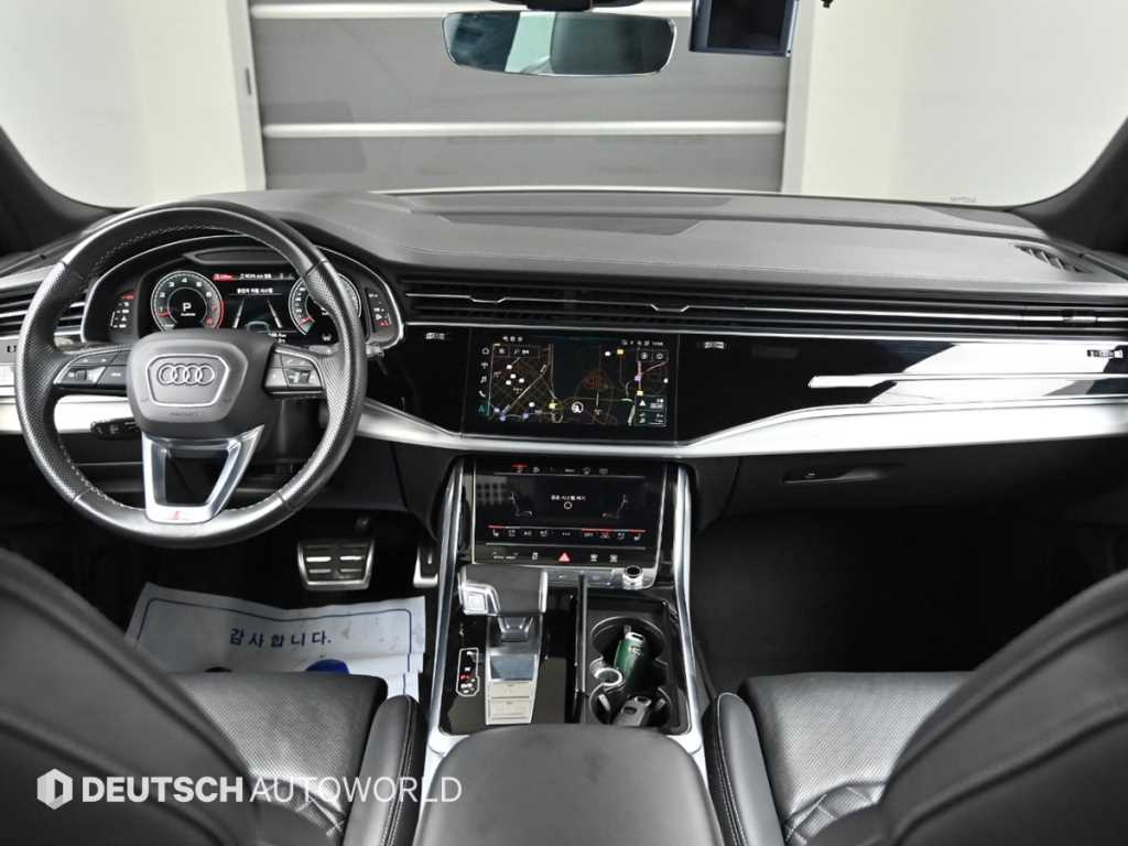 Audi Q8 - Vista 7