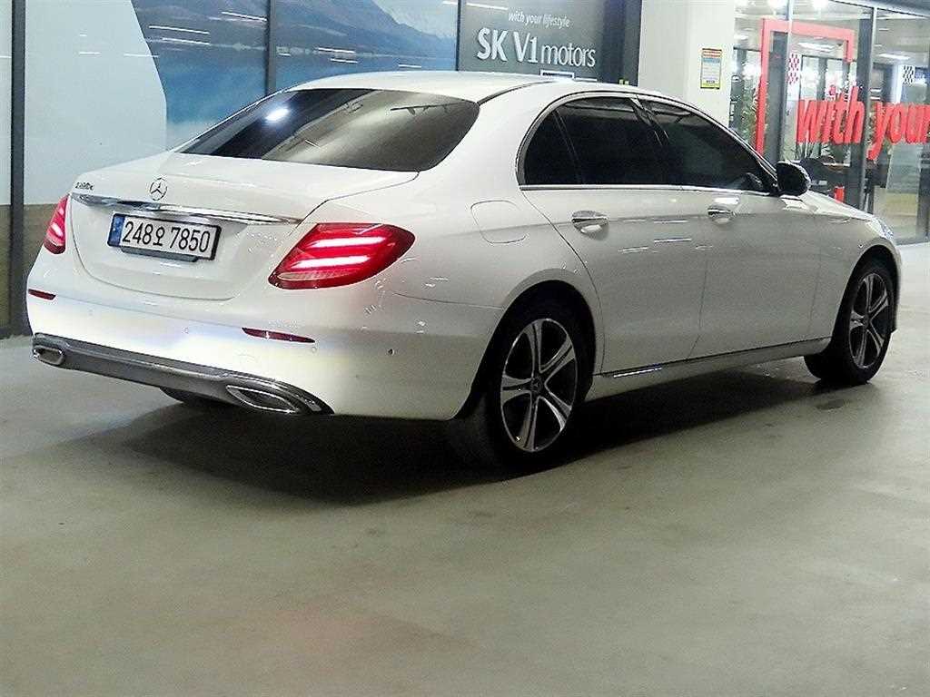 Mercedes Benz E class - Vista 4