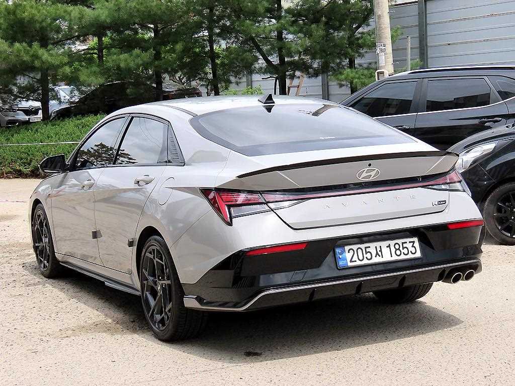 HYUNDAI Avante - Vista 3