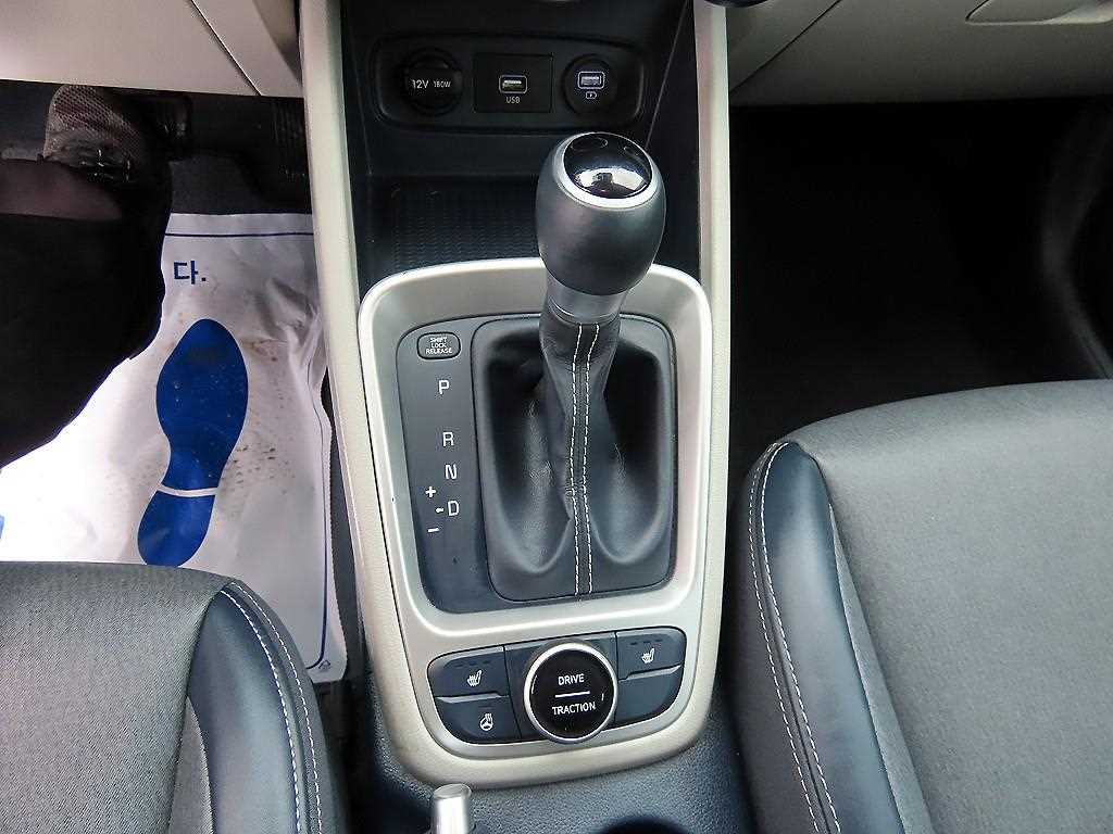 HYUNDAI Venue - Vista 10