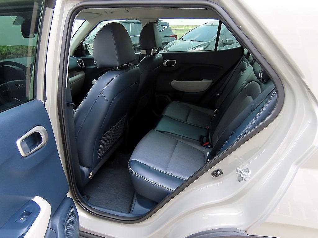 HYUNDAI Venue - Vista 6