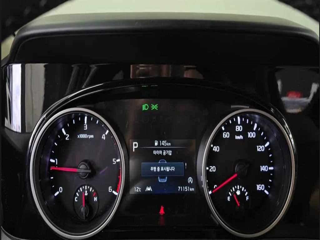 KIA Carnival - Vista 6